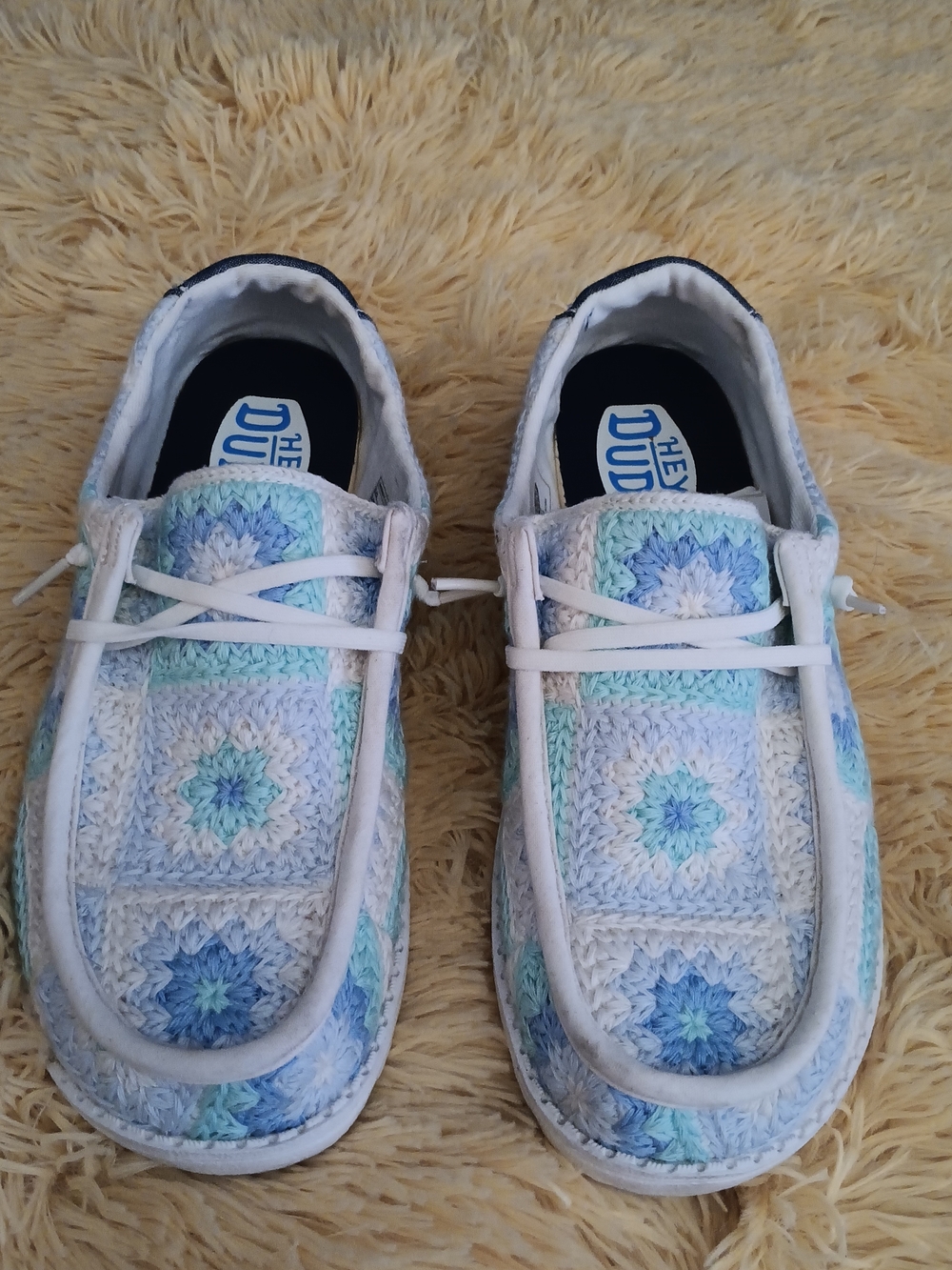 Hey Dude Crochet Womens White & Blue Moccasin Slip Ons 8